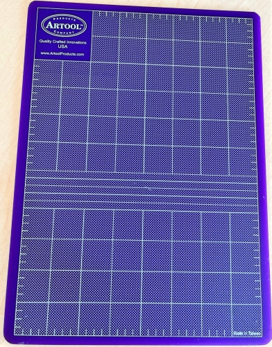 Preview: Artool Cutting-Mat/ Schneidematte, zweifarbig lila-pink 22x30 cm